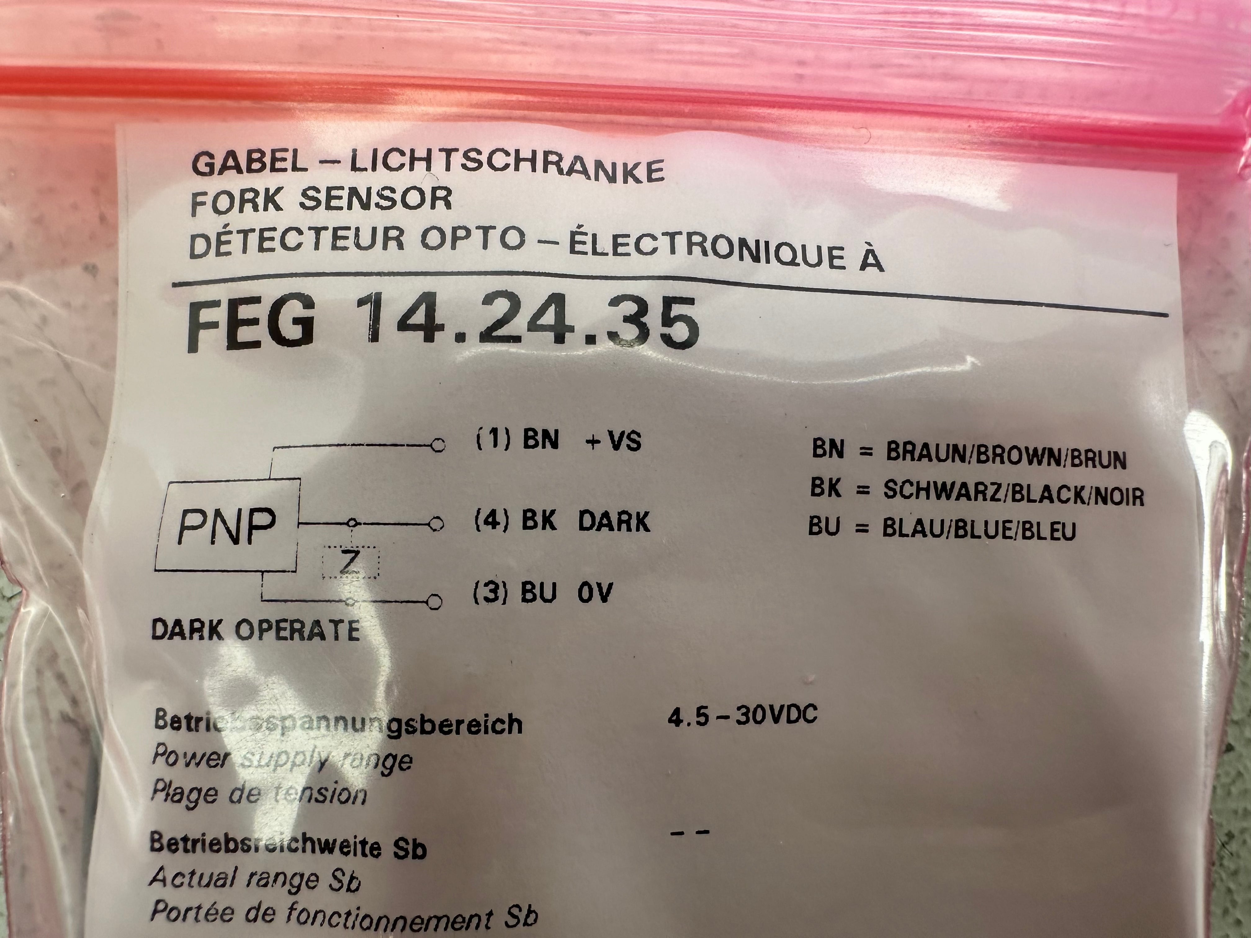 Fourche Baumer / barrière lumineuse d'angle FEG14.24.35