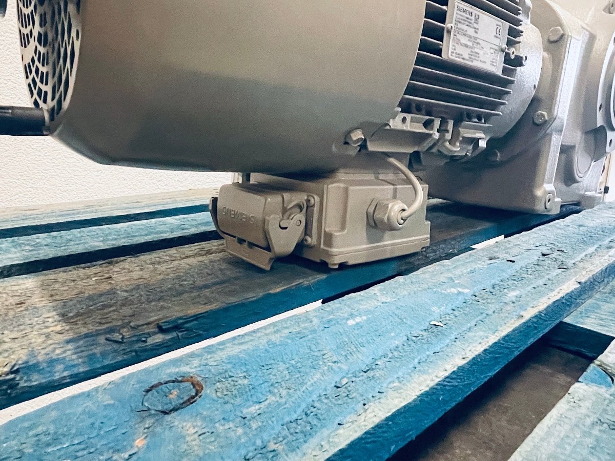 Siemens Elektromotor/ Getriebemotor KADS89 - LE112ME4E - L32NH - IN - #product_category# | KLEMA Maschinenhandel