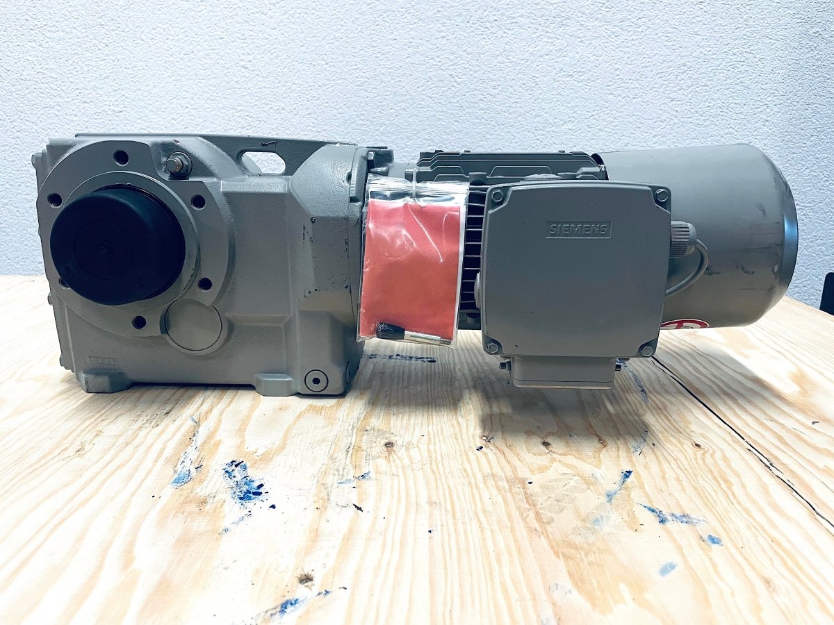 Dreiphasiger Getriebemotor 0,55 KW (0,75 PS), 28 U/min, 220/400V, Hohlwelle 25mm – Kompakt & Leistungsstark