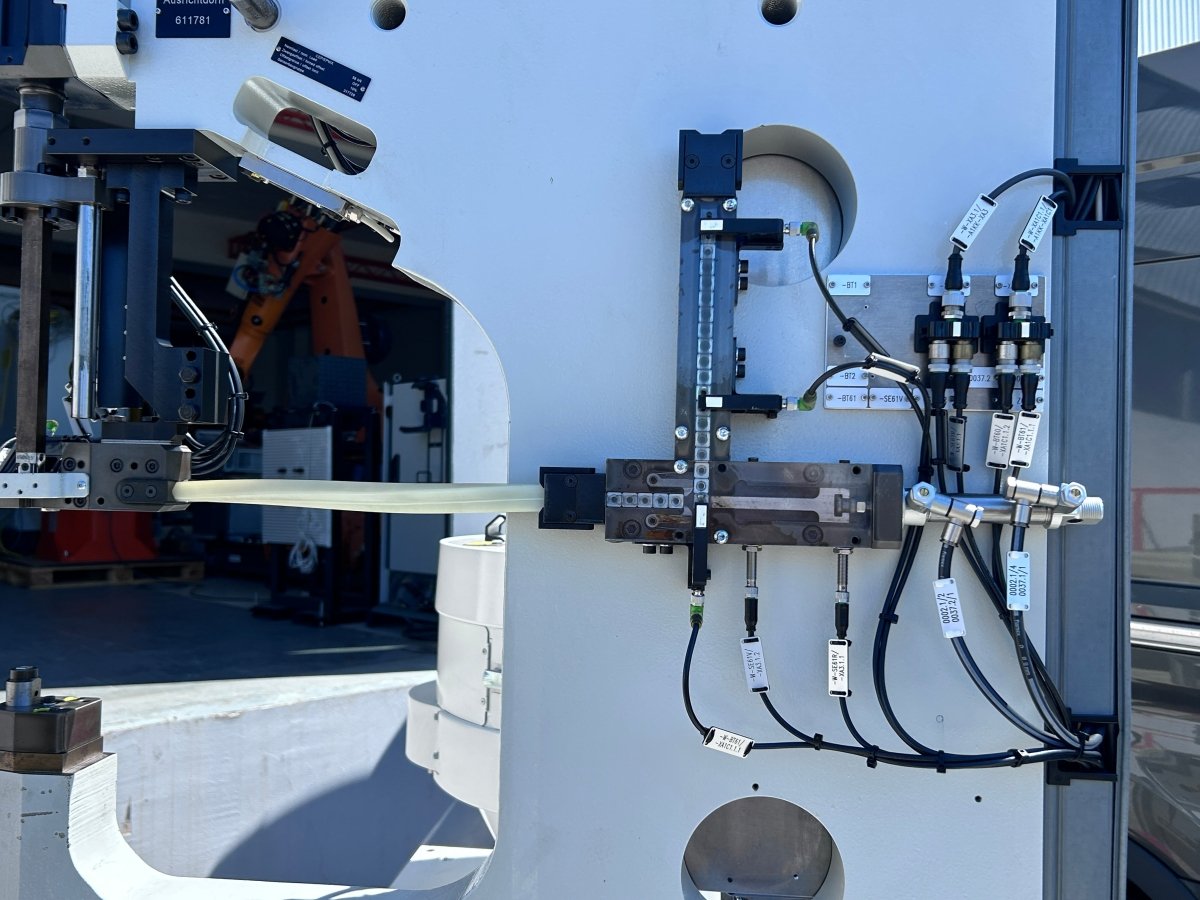 Tox Pressotechnik Hydropneumatische Presse mit Zuführung STE341 - 7210 - product_category | KLEMA Maschinenhandel