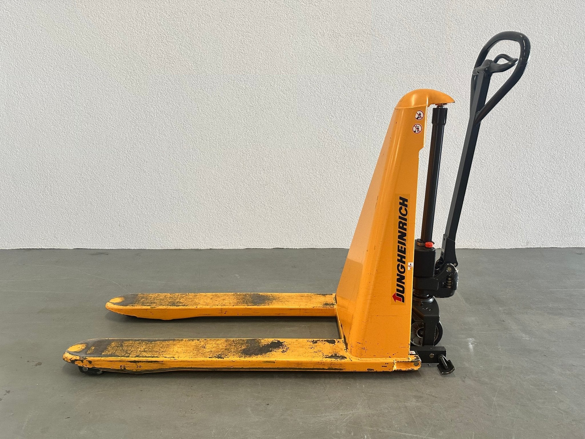 Jungheinrich Scherenhubwagen 1000Kg Traglast AMX C/GN 56X115 - #product_category# | Klenk Maschinenhandel