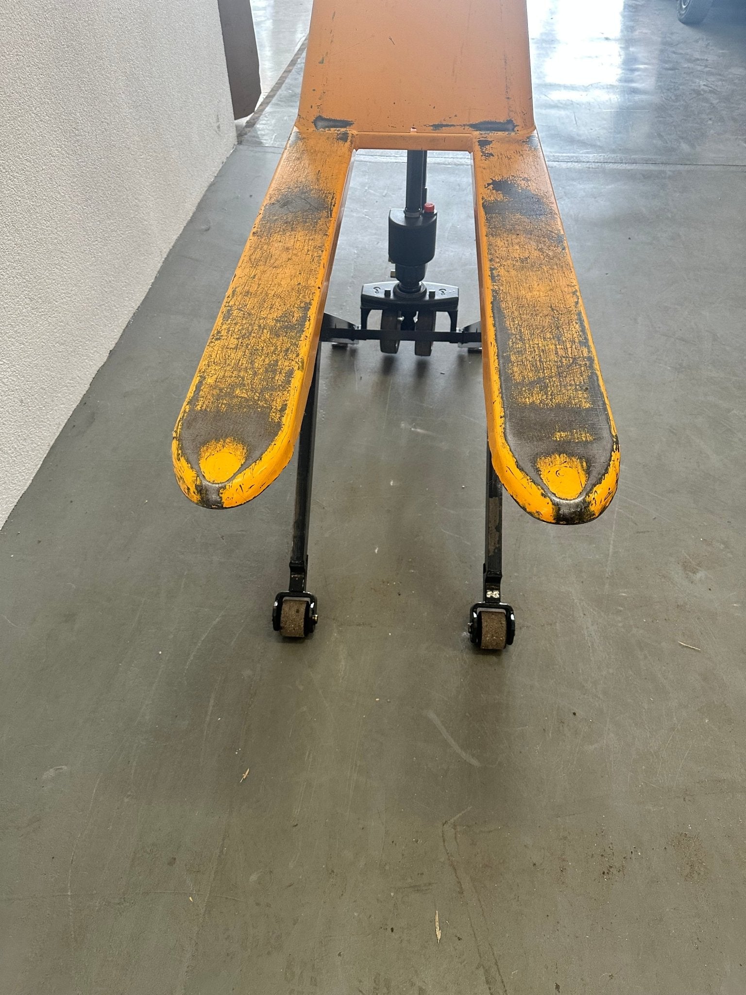 Jungheinrich Scherenhubwagen 1000Kg Traglast AMX C/GN 56X115 - #product_category# | Klenk Maschinenhandel