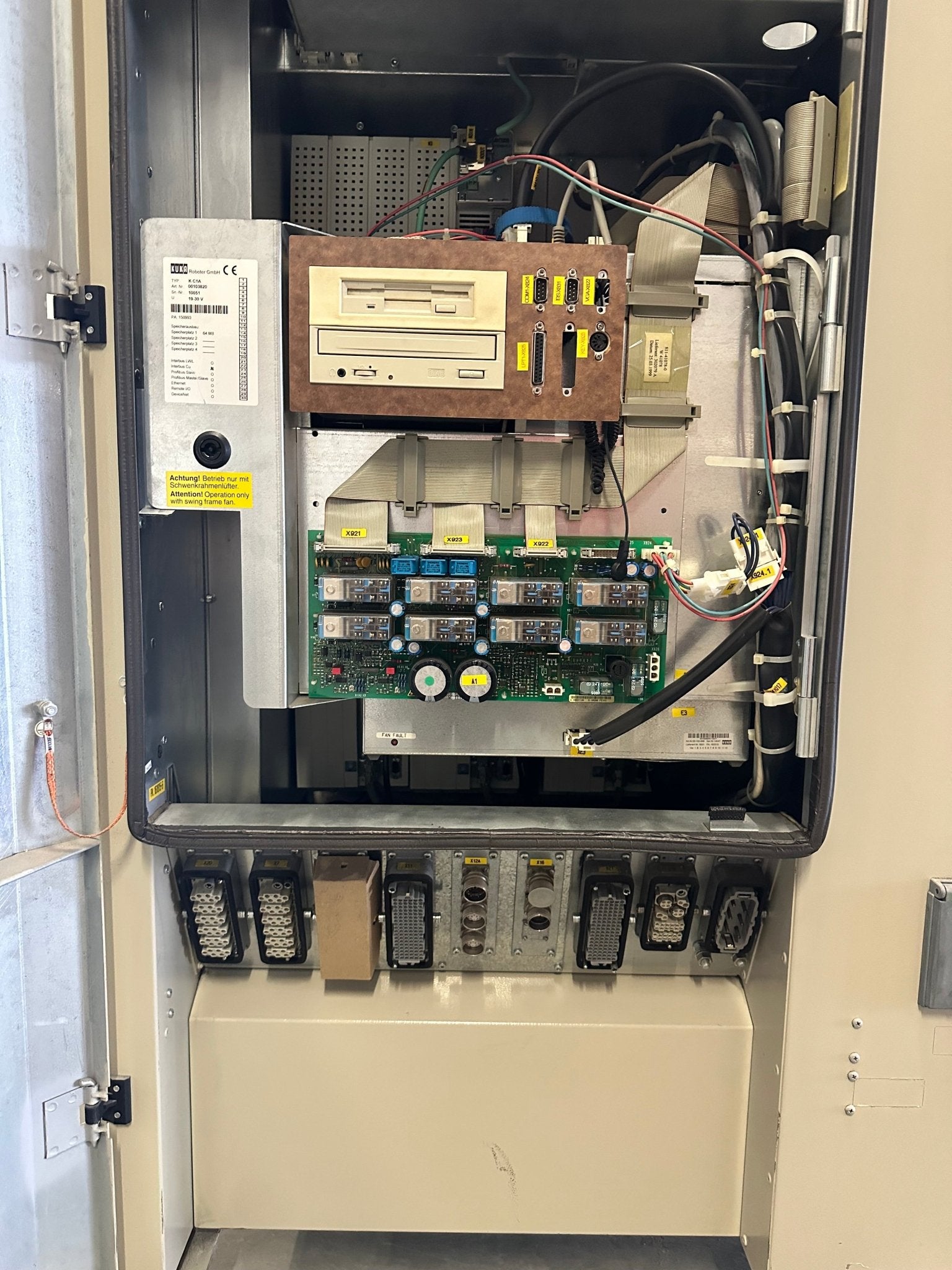 Kuka KRC1A Steuerschrank für KR350 - #product_category# | Klenk Maschinenhandel