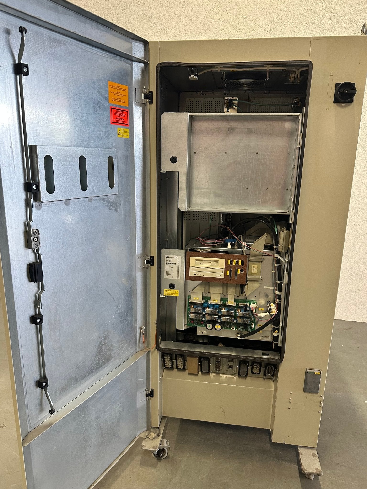 Kuka KRC1A Steuerschrank für KR350 - #product_category# | Klenk Maschinenhandel