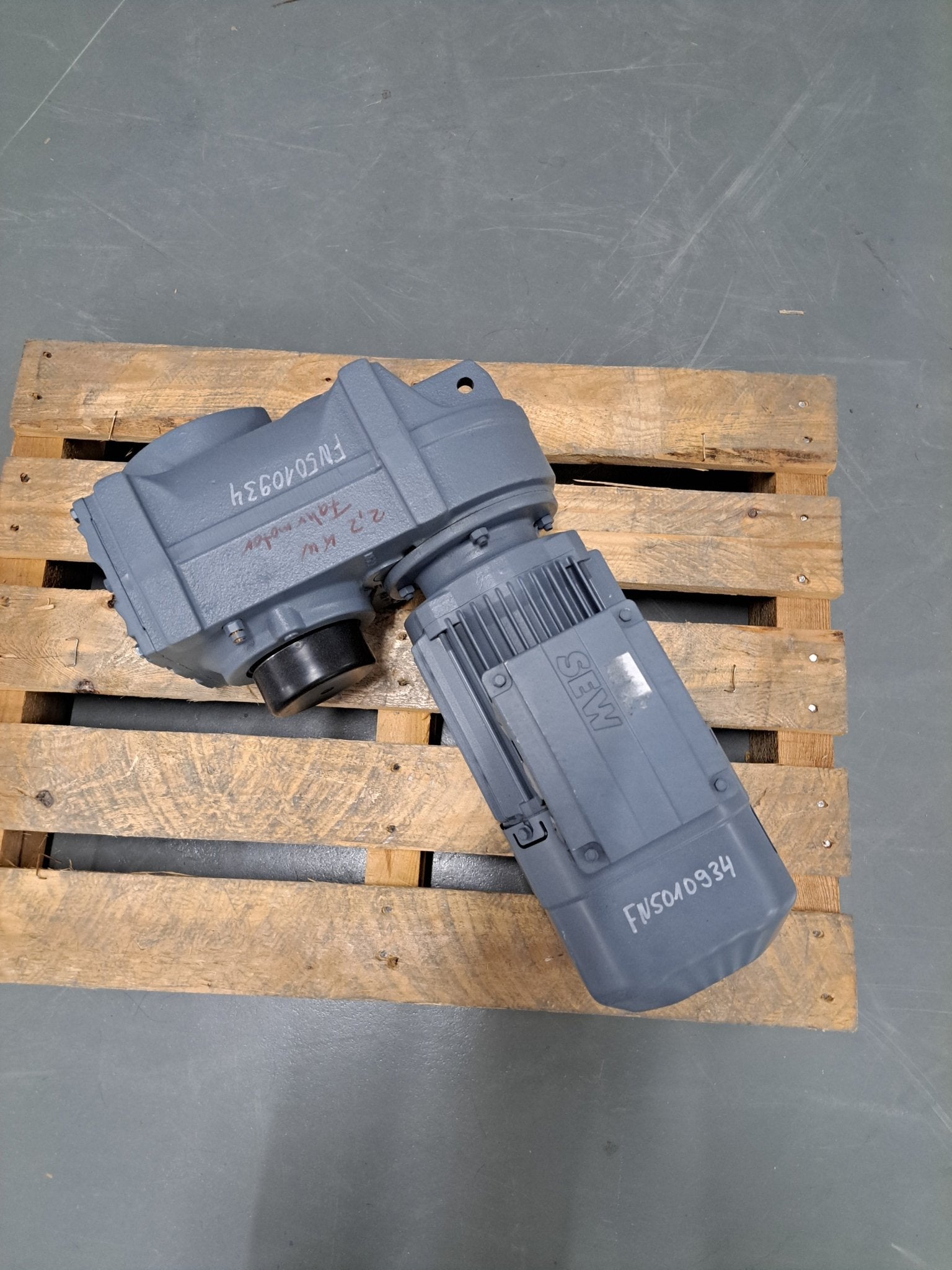 SEW Eurodrive Getriebemotor FH67DRS90L4BE2 - #product_category# | Klenk Maschinenhandel