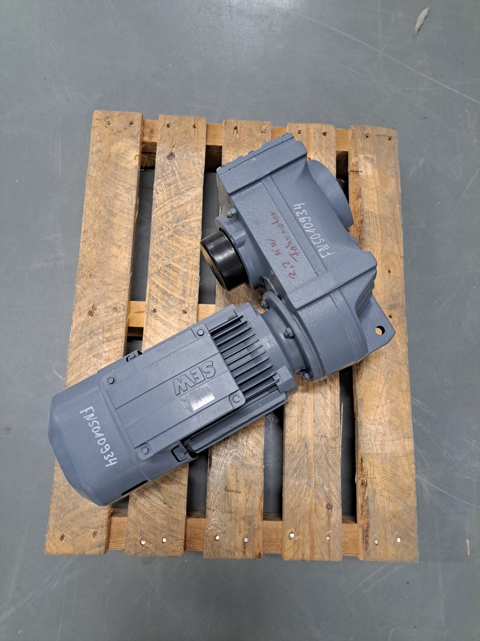 SEW Eurodrive Getriebemotor FH67DRS90L4BE2 - #product_category# | Klenk Maschinenhandel