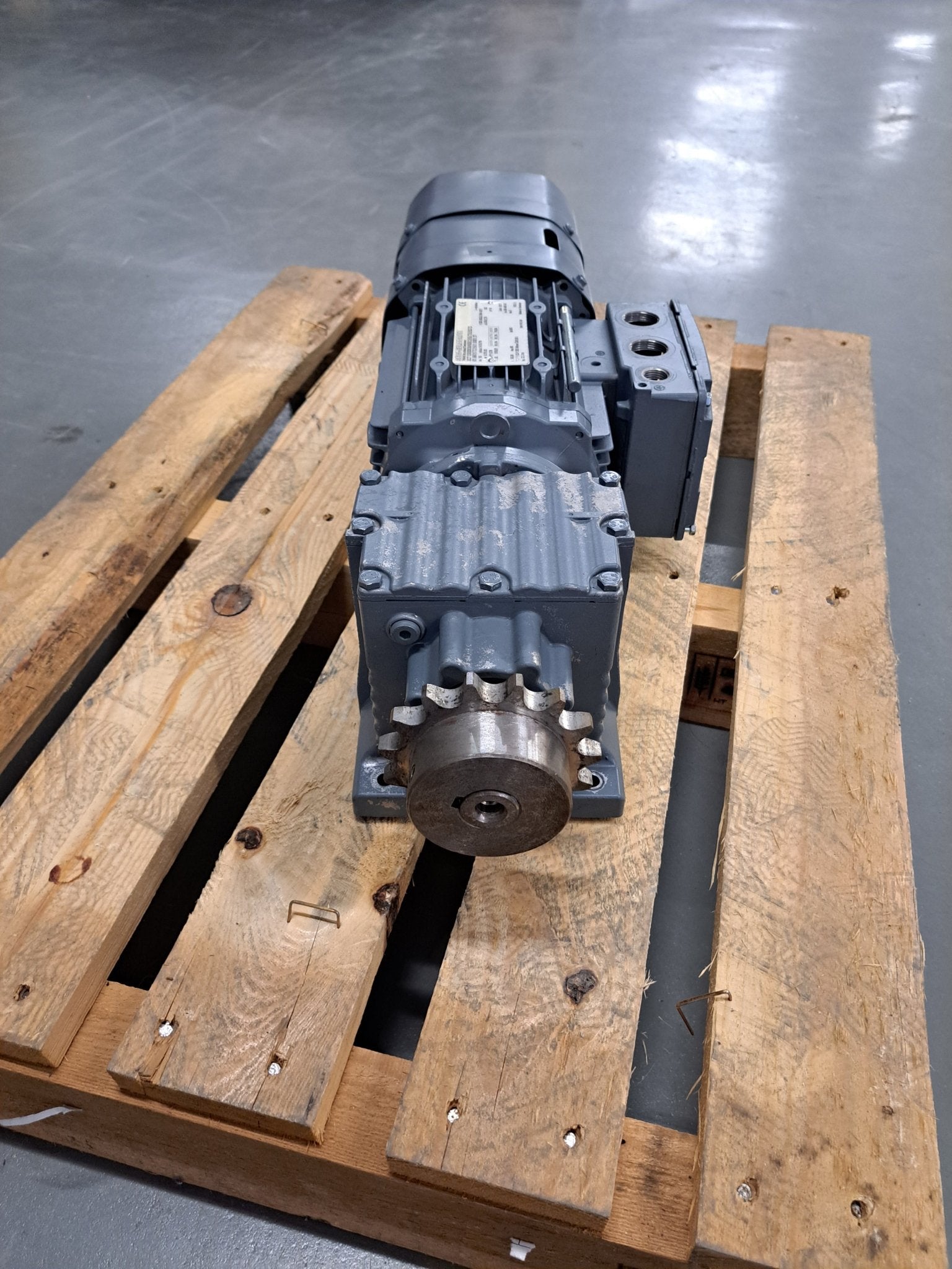 SEW Eurodrive Getriebemotor R27DRE80M4BE1HR/TH/ES7S - #product_category# | Klenk Maschinenhandel