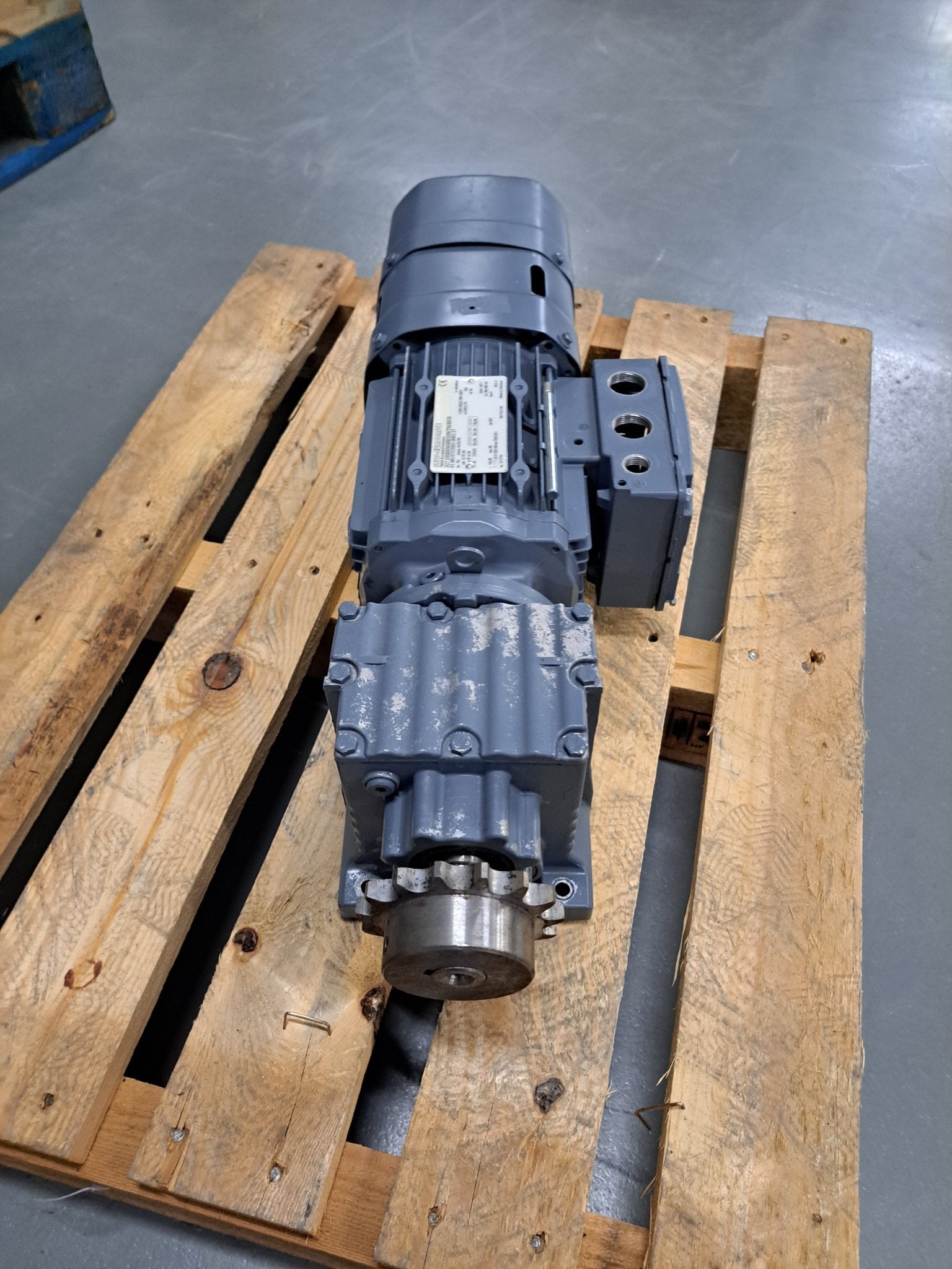 SEW Eurodrive Getriebemotor R27DRE80M4BE1HR/TH/ES7S - #product_category# | Klenk Maschinenhandel