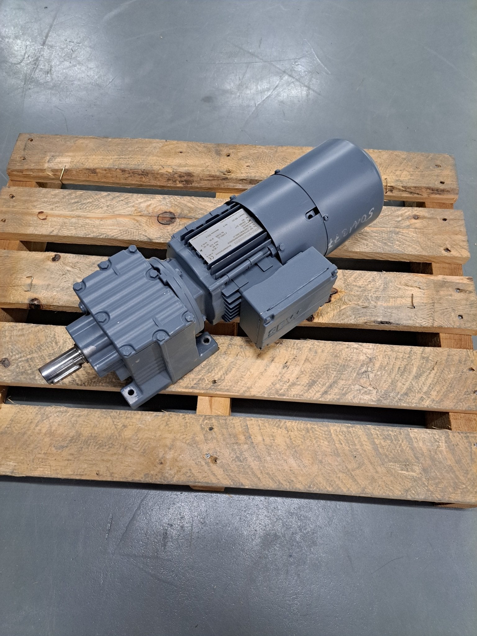 SEW Eurodrive Getriebemotor R27DT71D4/BMG/HR/TH/ES1S - #product_category# | Klenk Maschinenhandel