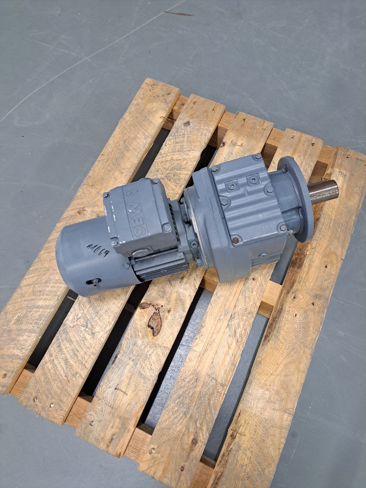 SEW Eurodrive Getriebemotor R57DT71D4/BMG/HR/IS - #product_category# | Klenk Maschinenhandel