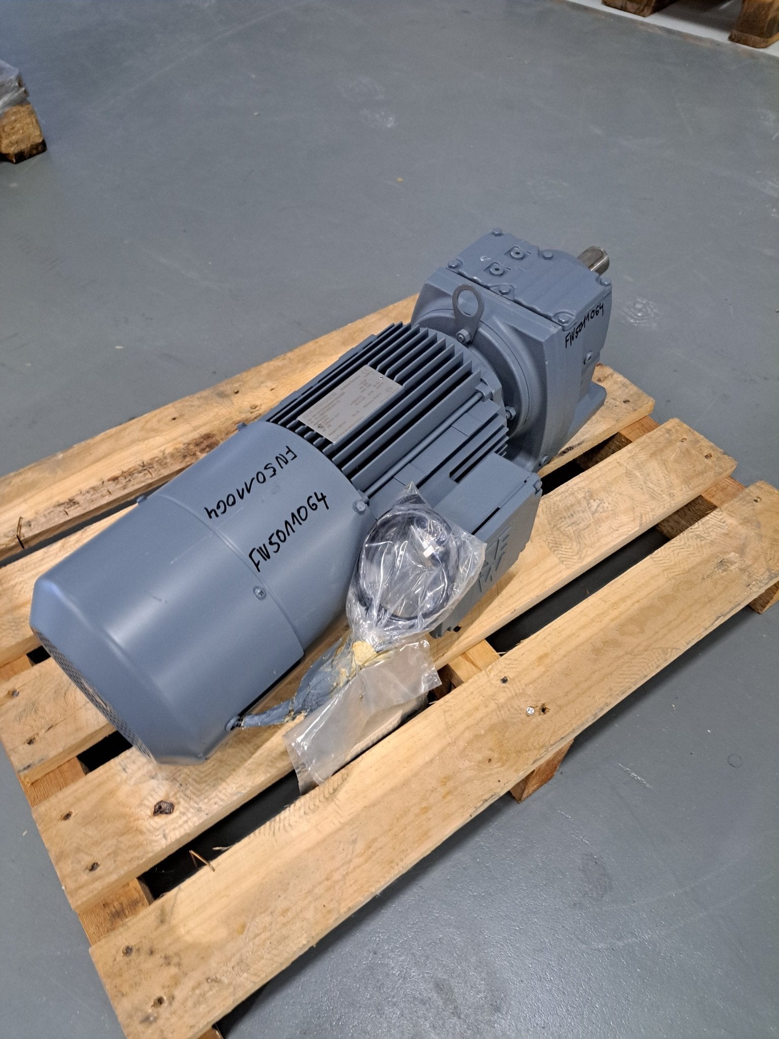 SEW Eurodrive Getriebemotor R57DV100M4/BMG/TH/AS3H - #product_category# | Klenk Maschinenhandel