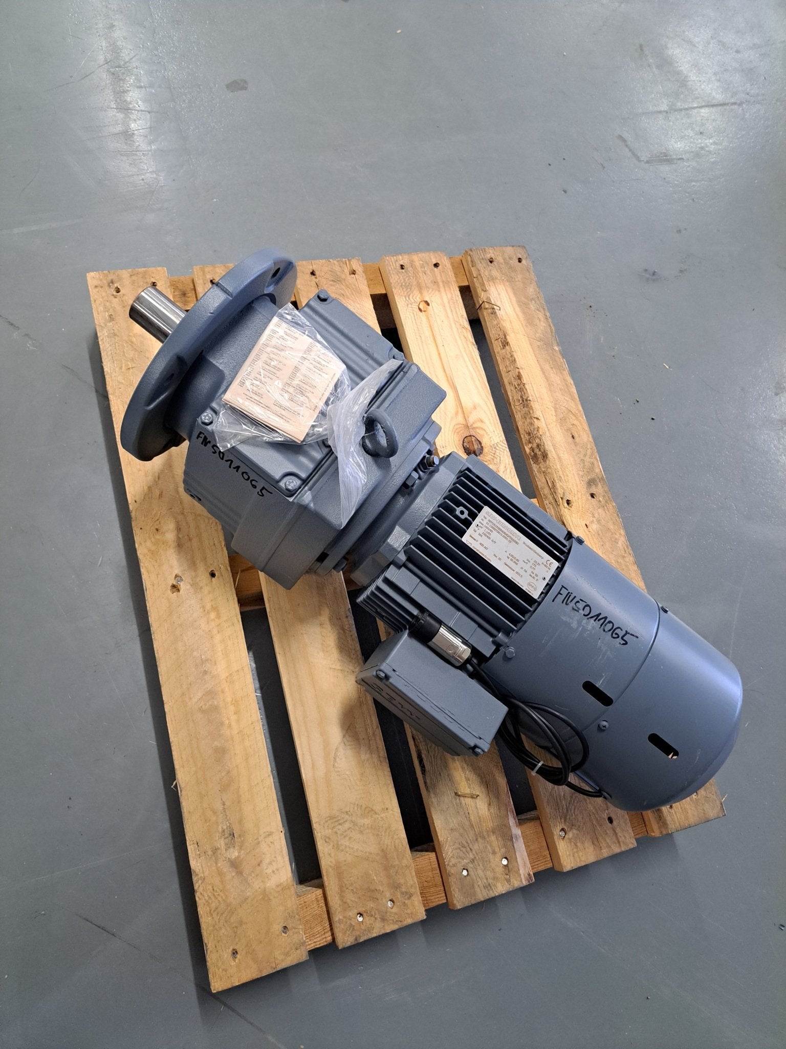 SEW Eurodrive Getriebemotor R77RDT90S4/BMG/TH/AS3H - #product_category# | Klenk Maschinenhandel