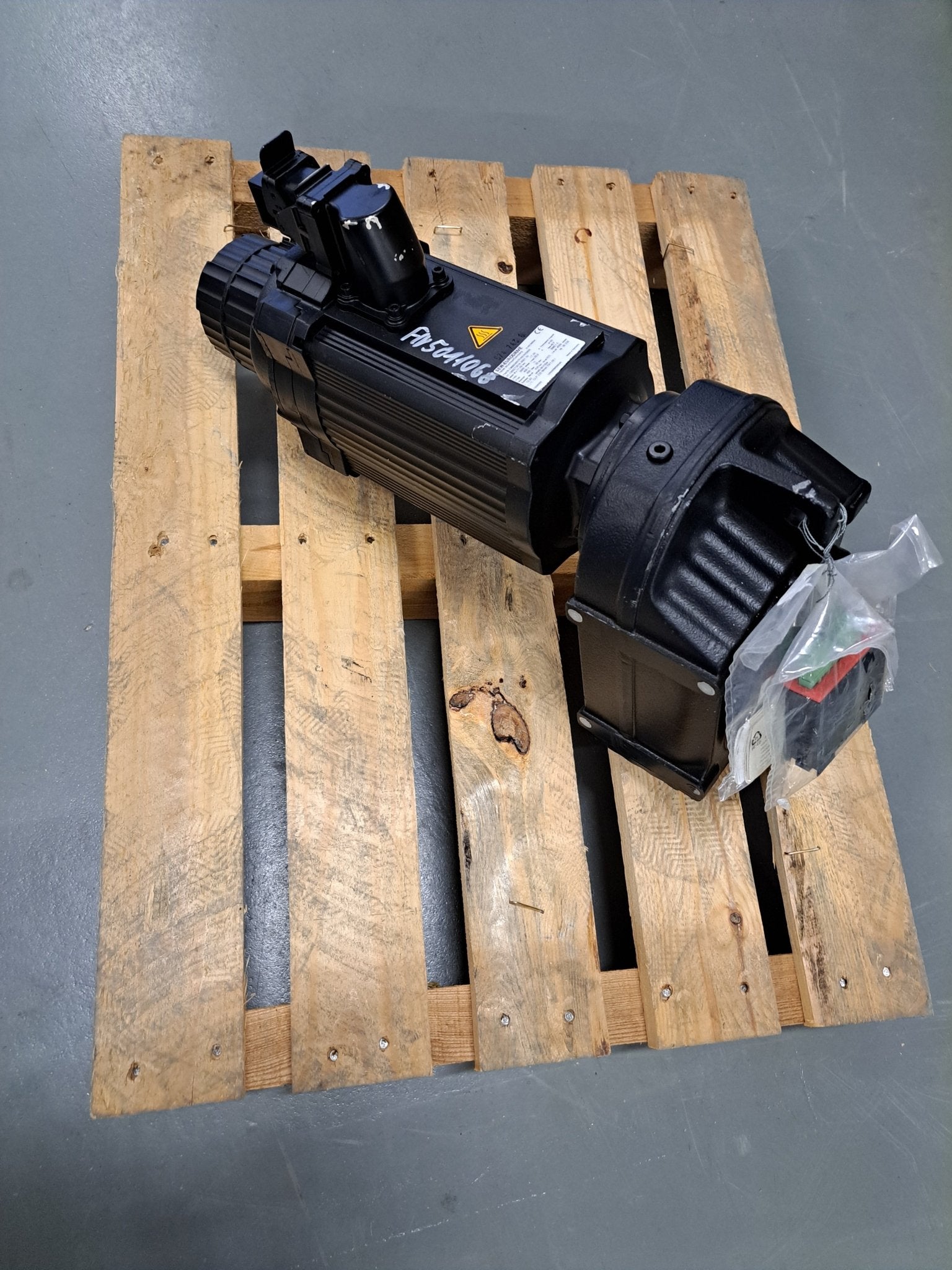 SEW Eurodrive Servo-Getriebemotor FA47B CM90S/BR/TF/AS1H/SB50 - #product_category# | Klenk Maschinenhandel