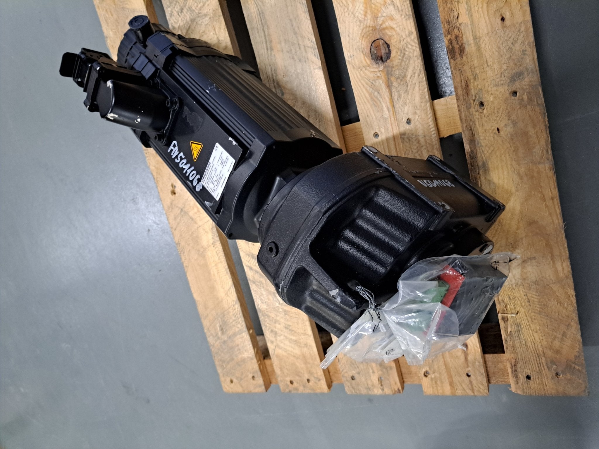 SEW Eurodrive Servo-Getriebemotor FA47B CM90S/BR/TF/AS1H/SB50 - #product_category# | Klenk Maschinenhandel