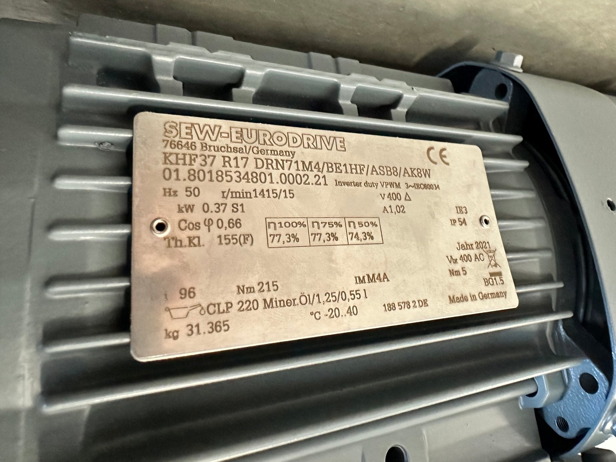 SEW Eurodrive Servo-Getriebemotor KHF37R17DRN71M4BE1HF/ASB8/AK8W - #product_category# | Klenk Maschinenhandel