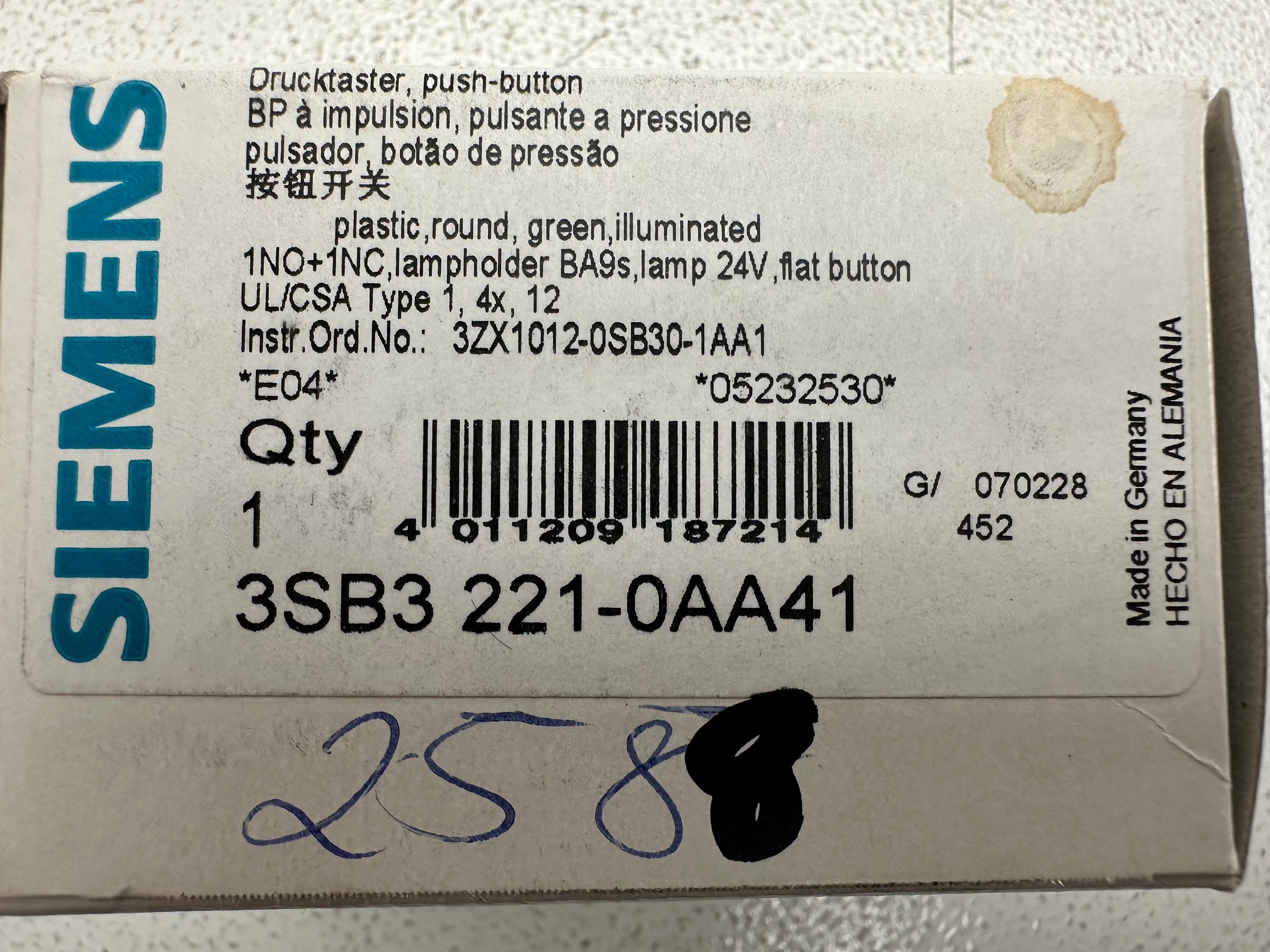 Lot De 10 Boutons-poussoirs Siemens 3SB3 201-0AA41 Verts - 22mm, Neufs (contact On/Off)