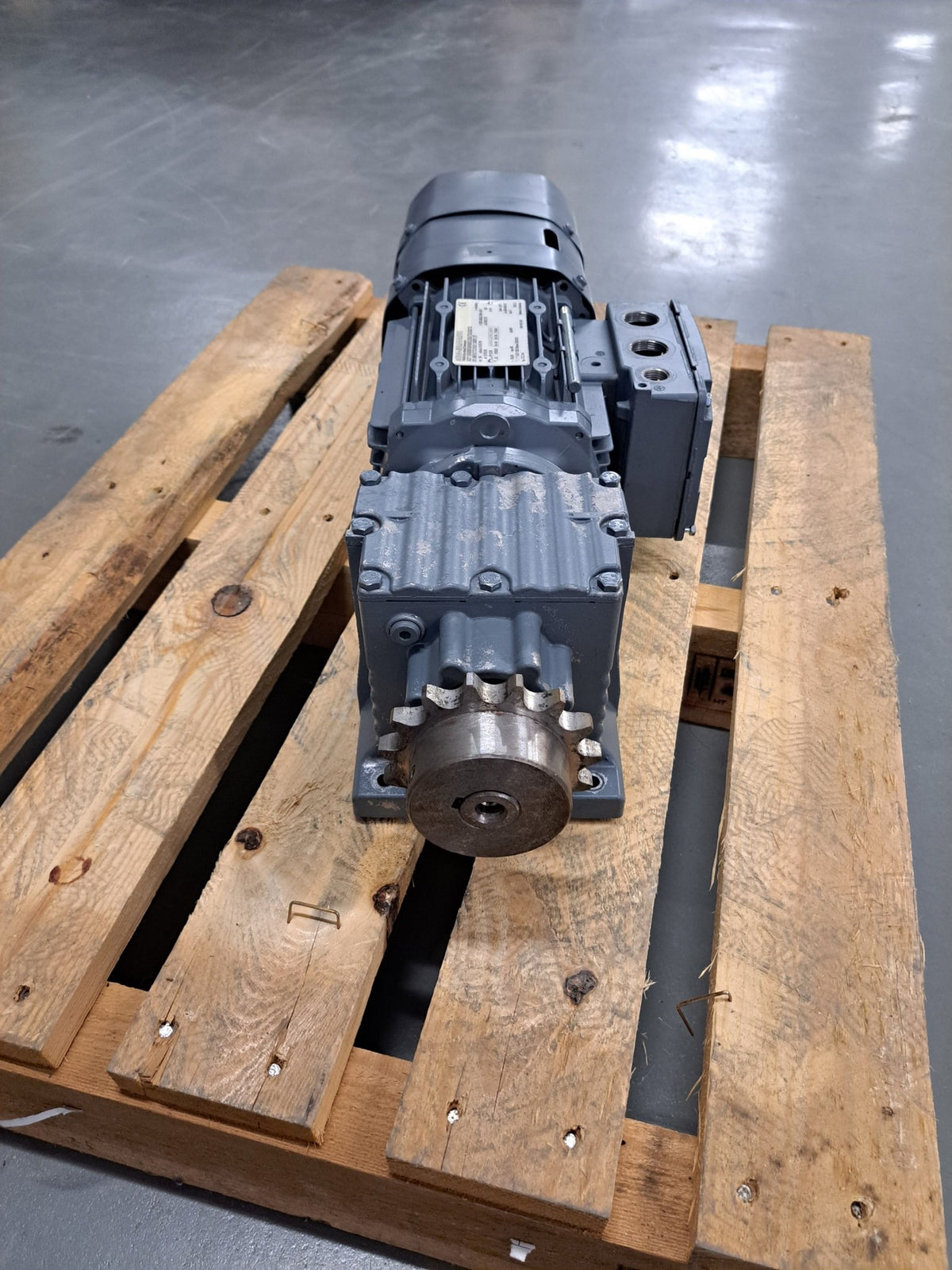 SEW Eurodrive geared motor R27DRE80M4BE1HR/TH/ES7S - KLEMA Maschinenhandel